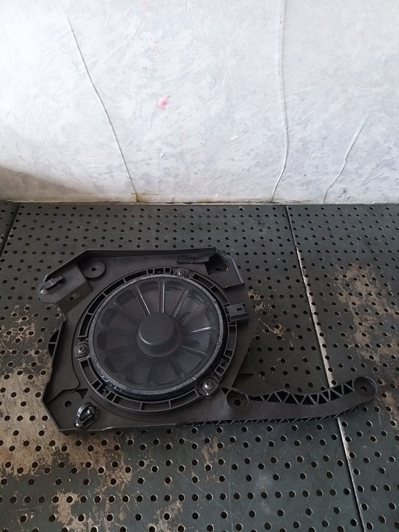 Boxa audio stanga fata peugeot 5008 2 9813826980