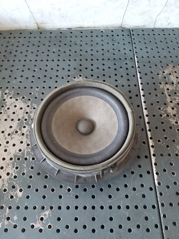 Boxa audio stanga fata suzuki swift 3910262j00
