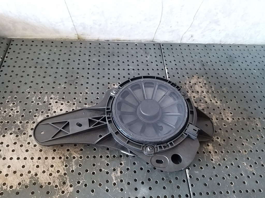Boxa audio stanga spate peugeot 5008 2 9813827180