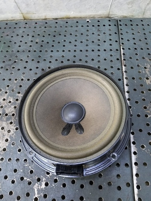 Boxa audio stanga spate vw passat b6 3c 3c0035453