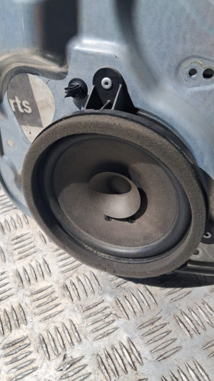 Boxa dreapta fata Volvo V50 an 2010 cod 30657444