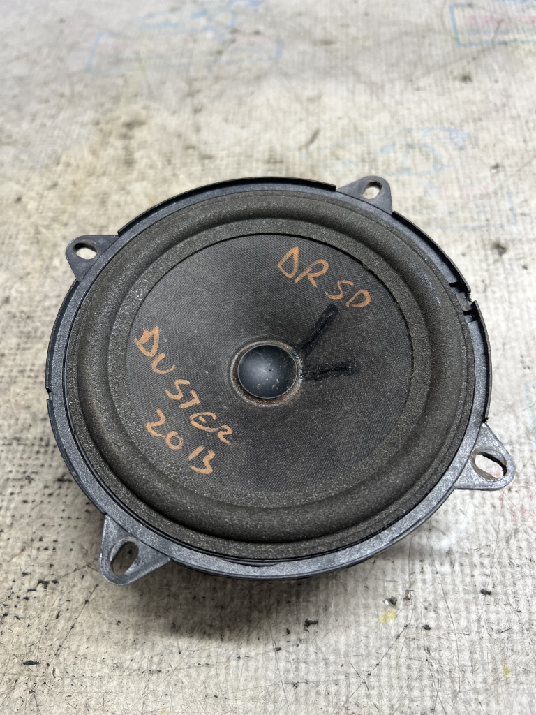 Boxa dreapta spate Dacia Duster 2013