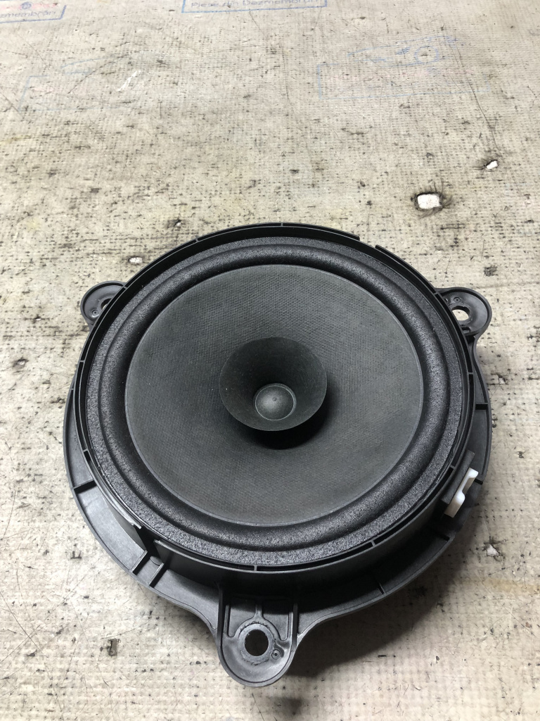 Boxa dreapta spate Nissan Pulsar 1.2 Benzina 2014, 281563SG0A