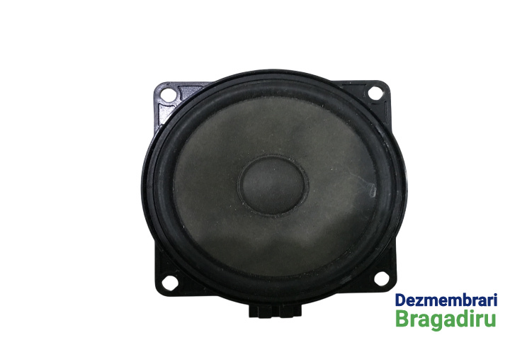 Boxa fata dreapta Cod: 1K0035415A 1K0035415A Volkswagen VW Jetta 5 [2005 - 2011] Sedan 4-usi 1.9 TDI MT (105 hp) Cod motor: BKC, Cod cutie: GQQ, Cod culoare: LA7W