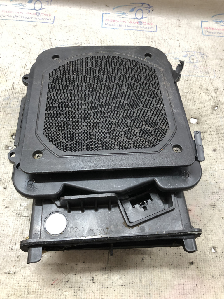 Boxa podea dreapta BMW X1 F48 2.0 Motorina 2017, 927599604