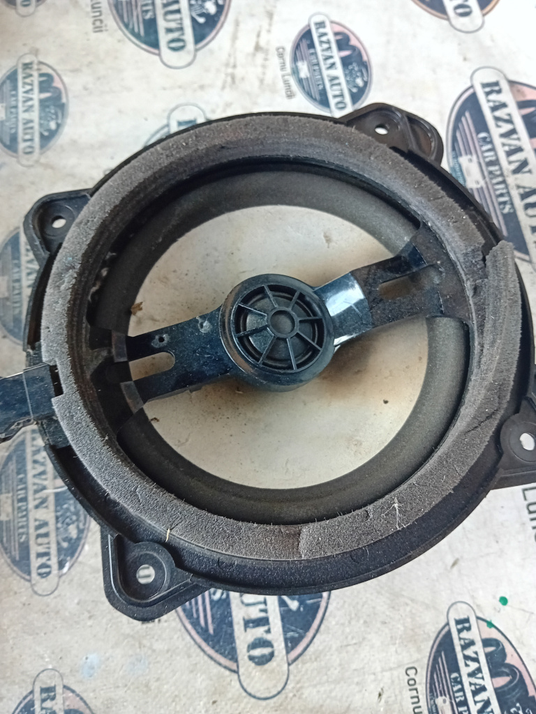 Boxa stanga fata Audi A4, 8H0035411D