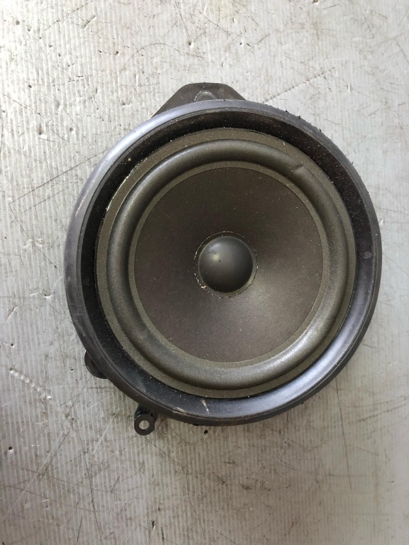 Boxa stanga fata audi a4 b7 8e0035411