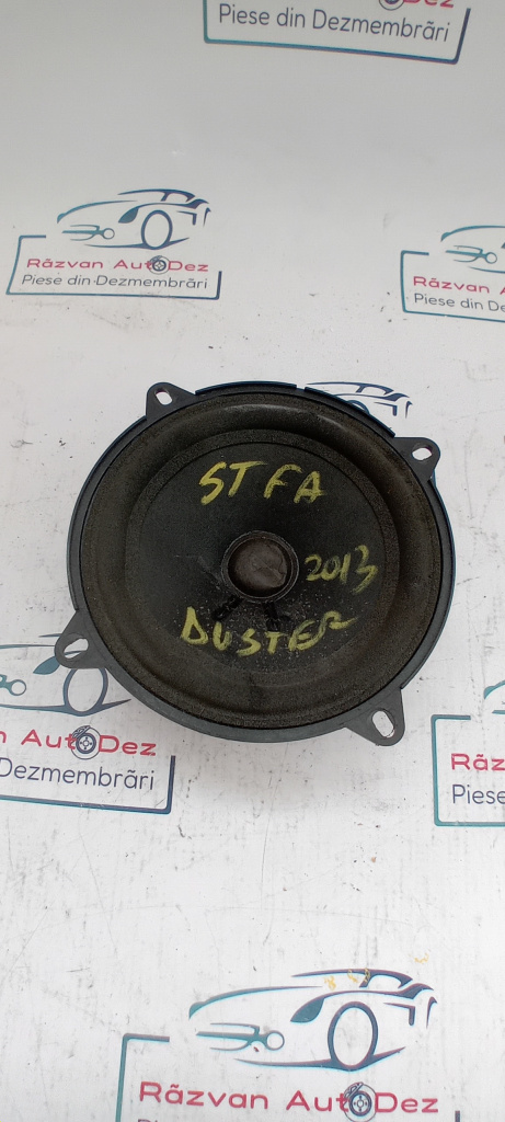Boxa stanga fata Dacia Duster 2013