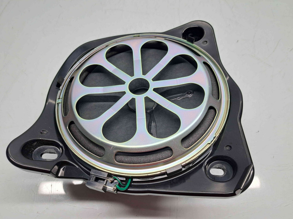 Boxa stanga fata Mercedes Clasa C (W205) [Fabr 2014-prezent] A2229009607