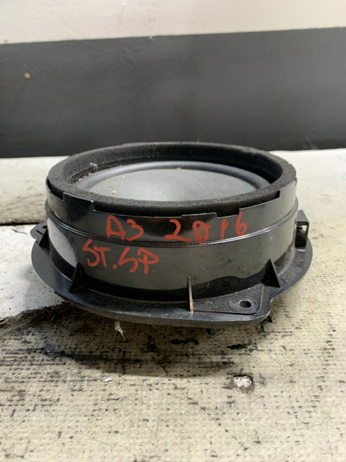 Boxa stanga spate Audi A3 8V - Motorina 2016, 8V4035411B