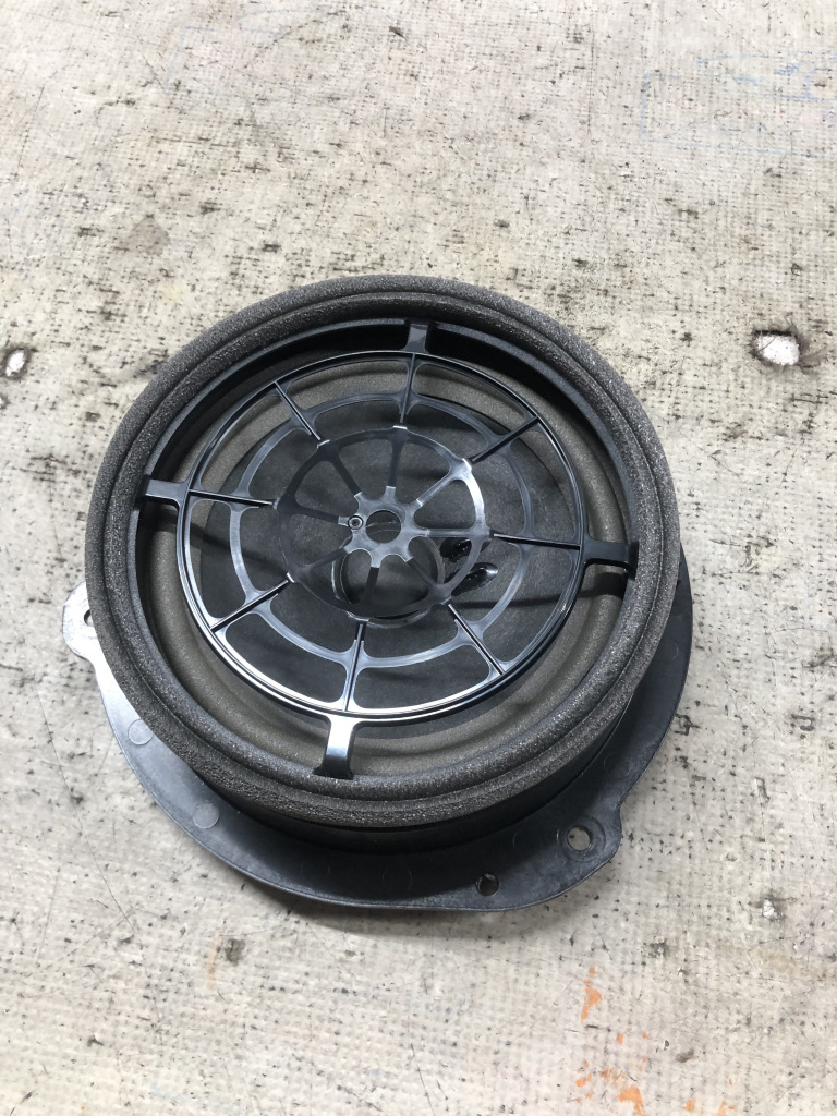 Boxa stanga spate Audi A4 B9 - Motorina 2023, 8W5035411