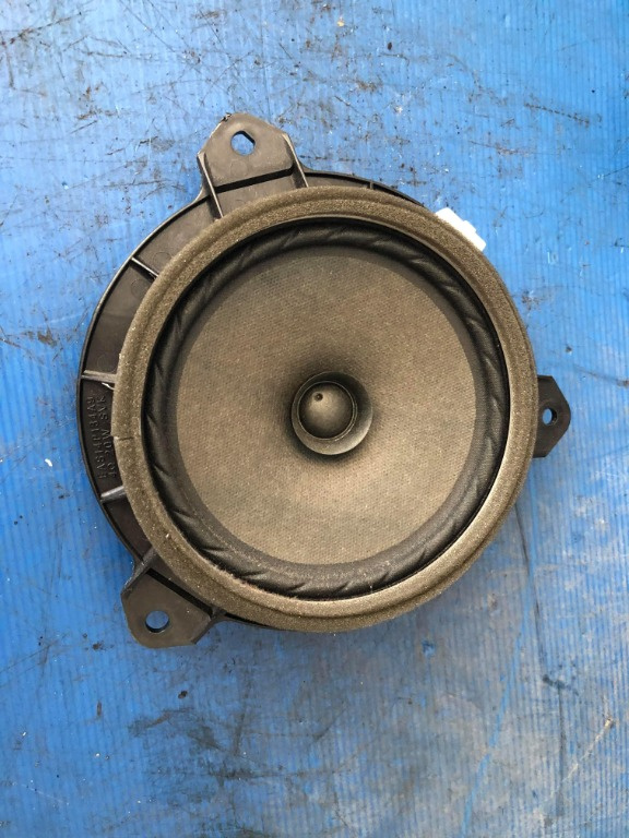 Boxa stanga spate toyota yaris 86160-0d190