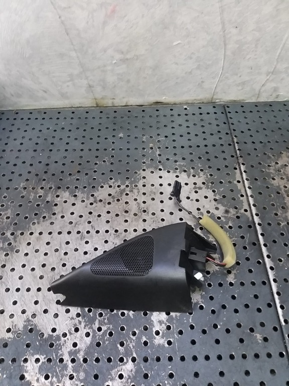 Boxa tweeter stanga fata vw passat b6 3c 3c8035411
