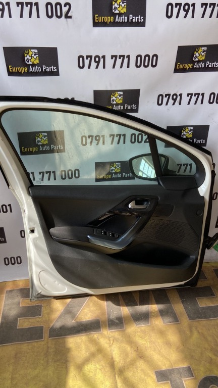 Boxa usa stanga fata Peugeot 208 1.6 HDI cod motor 9HP an 2013