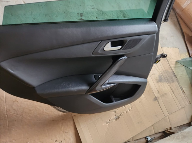 Boxa usa stanga spate Peugeot 508 combi an de fabricatie 2014
