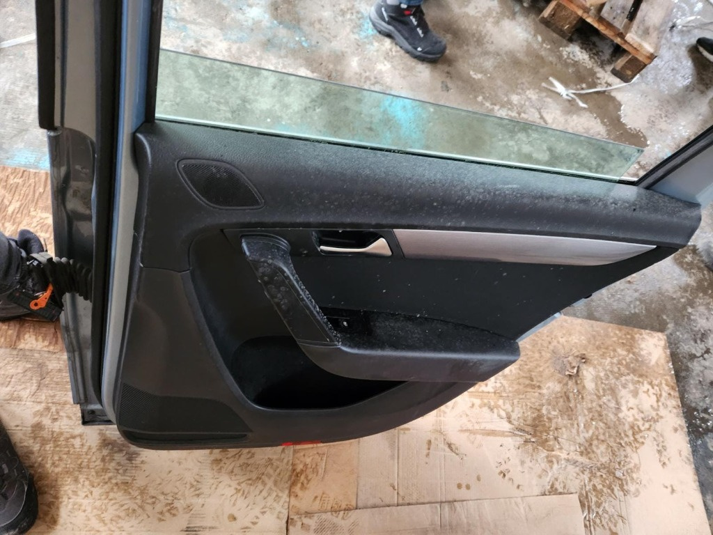 Boxa usa stanga spate Vw Passat B7 combi 2010 2011 2012 2013 2014