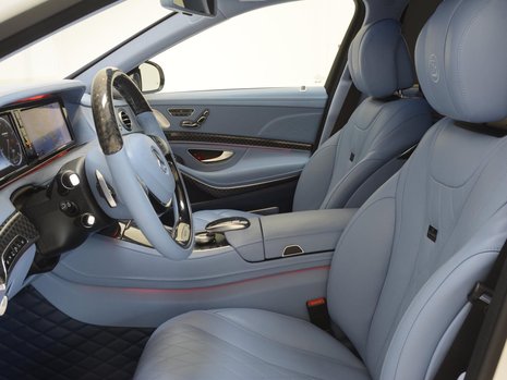 Brabus 900 Rocket cu interior albastru