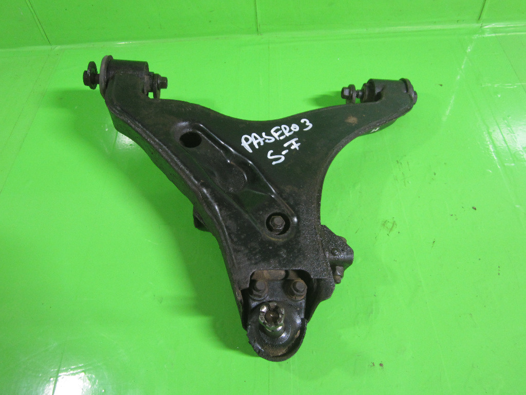 BRAT / BASCULA STANGA FATA INFERIOR MITSUBISHI PAJERO SHOGUN III 4X4 FAB. 1999 – 2007 ⭐⭐⭐⭐⭐
