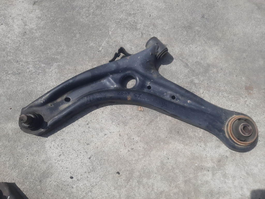 Brat bascula stanga fata mazda 2 de 1.3b