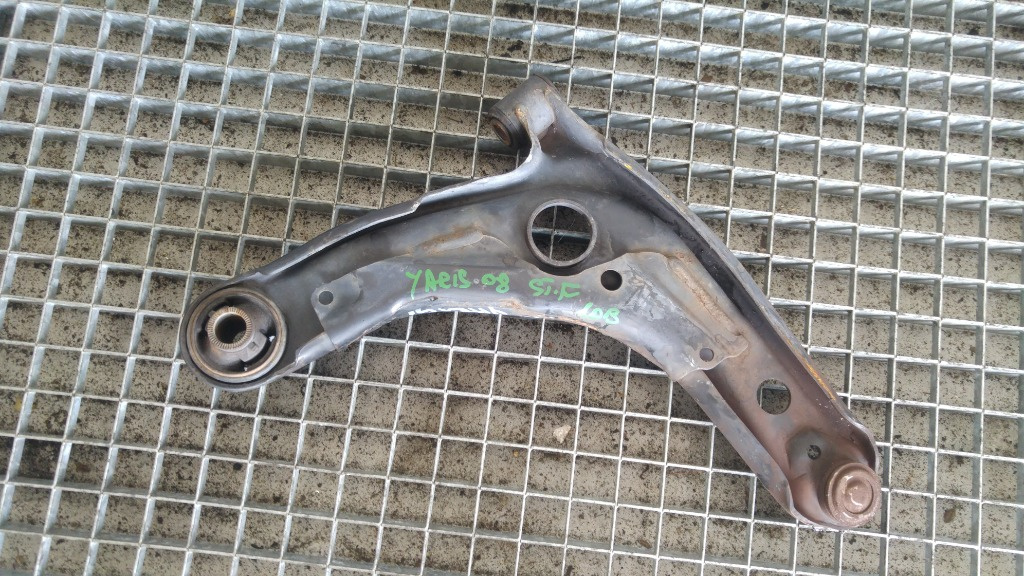 Brat bascula stanga fata toyota yaris p9 1.0 b 2005-2014