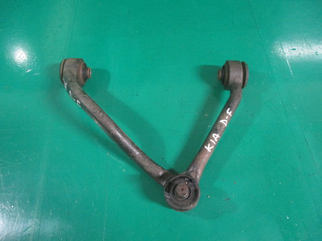 BRAT / BASCULA SUPERIOARA DREAPTA FATA KIA SORENTO 1 4x4 FAB. 2002 – 2009 ⭐⭐⭐⭐⭐