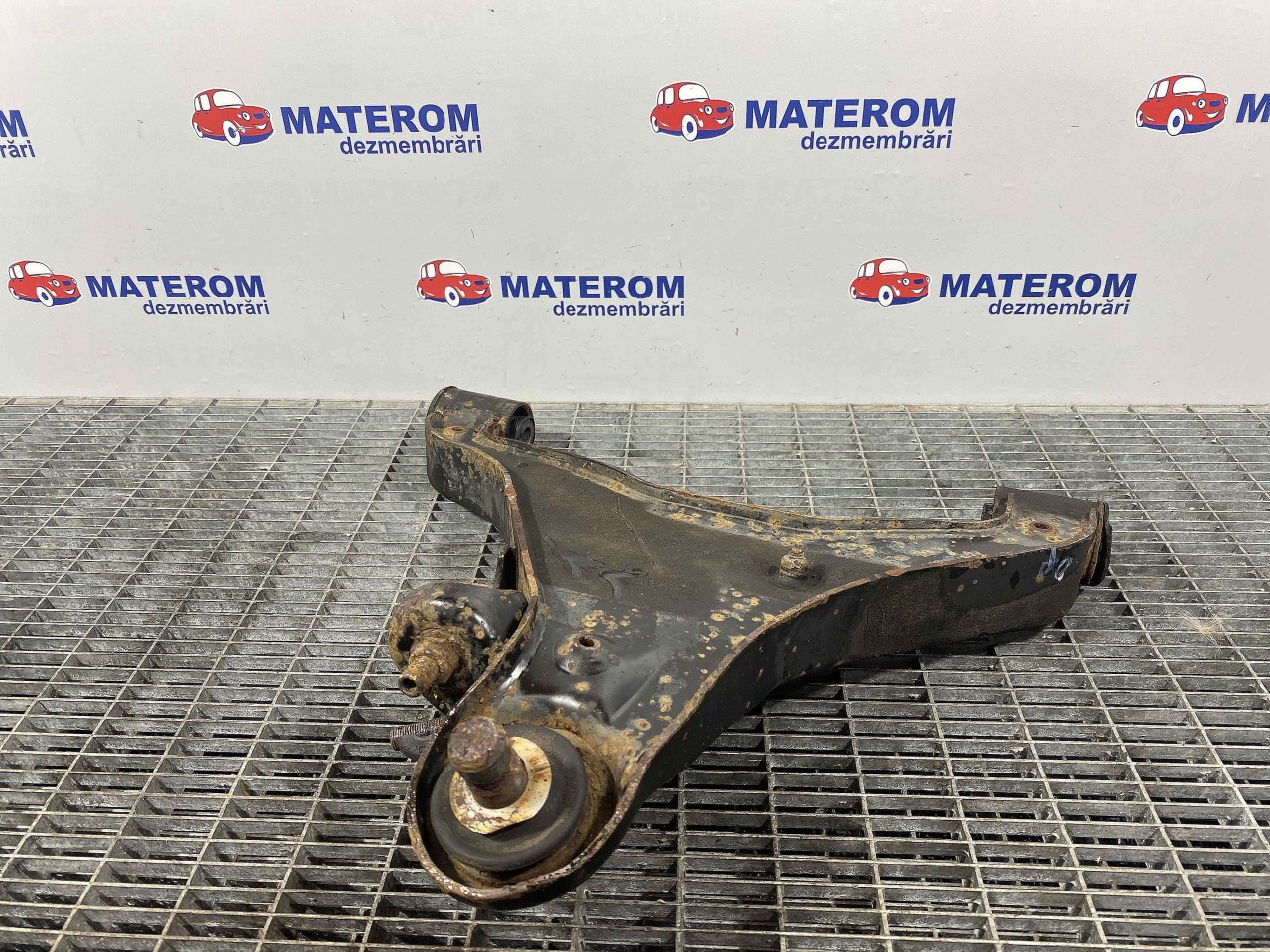 BRAT FATA INFERIOR DREAPTA NISSAN NAVARA 3.0 DCI - (2010 2013)