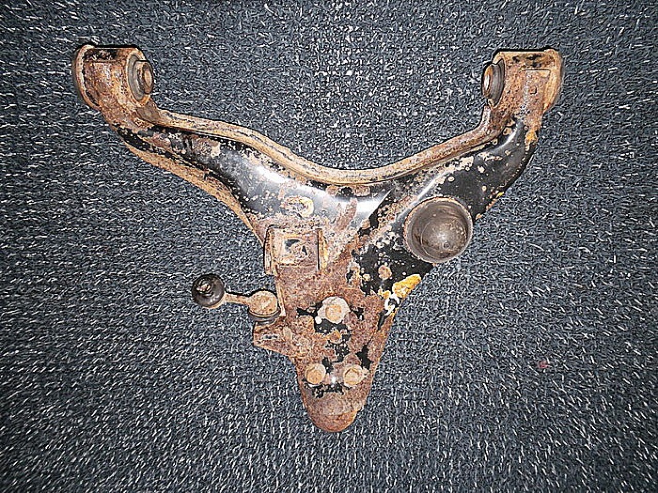 BRAT FATA INFERIOR STANGA MITSUBISHI L200 2.5 D - (2006 2010)
