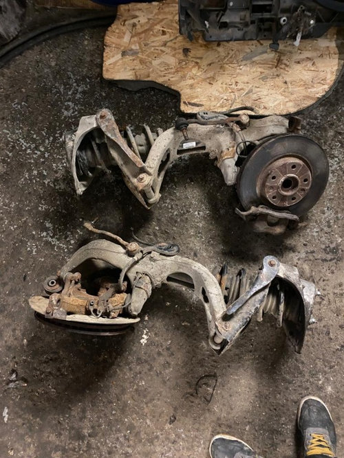 Brat fuzeta disc amortizor arc etrier stânga/dreapta Peugeot 407 motor 2.0 rhr