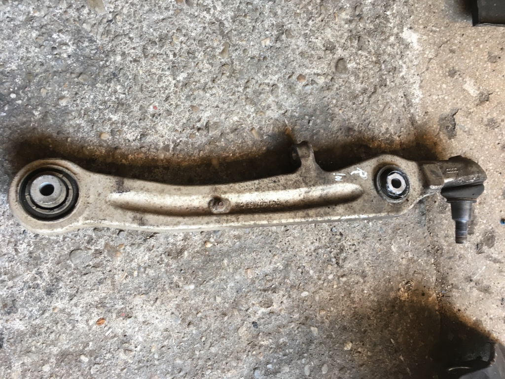 Brat inferior dreapta spre fata Audi A8 D3/4E [2002 - 2005] Sedan 4.2 tiptronic quattro (335 hp) AUDI A8 (4E_) 10.2002 - 07.2010 A8 4.2 QUATTRO 4.2 - BFM