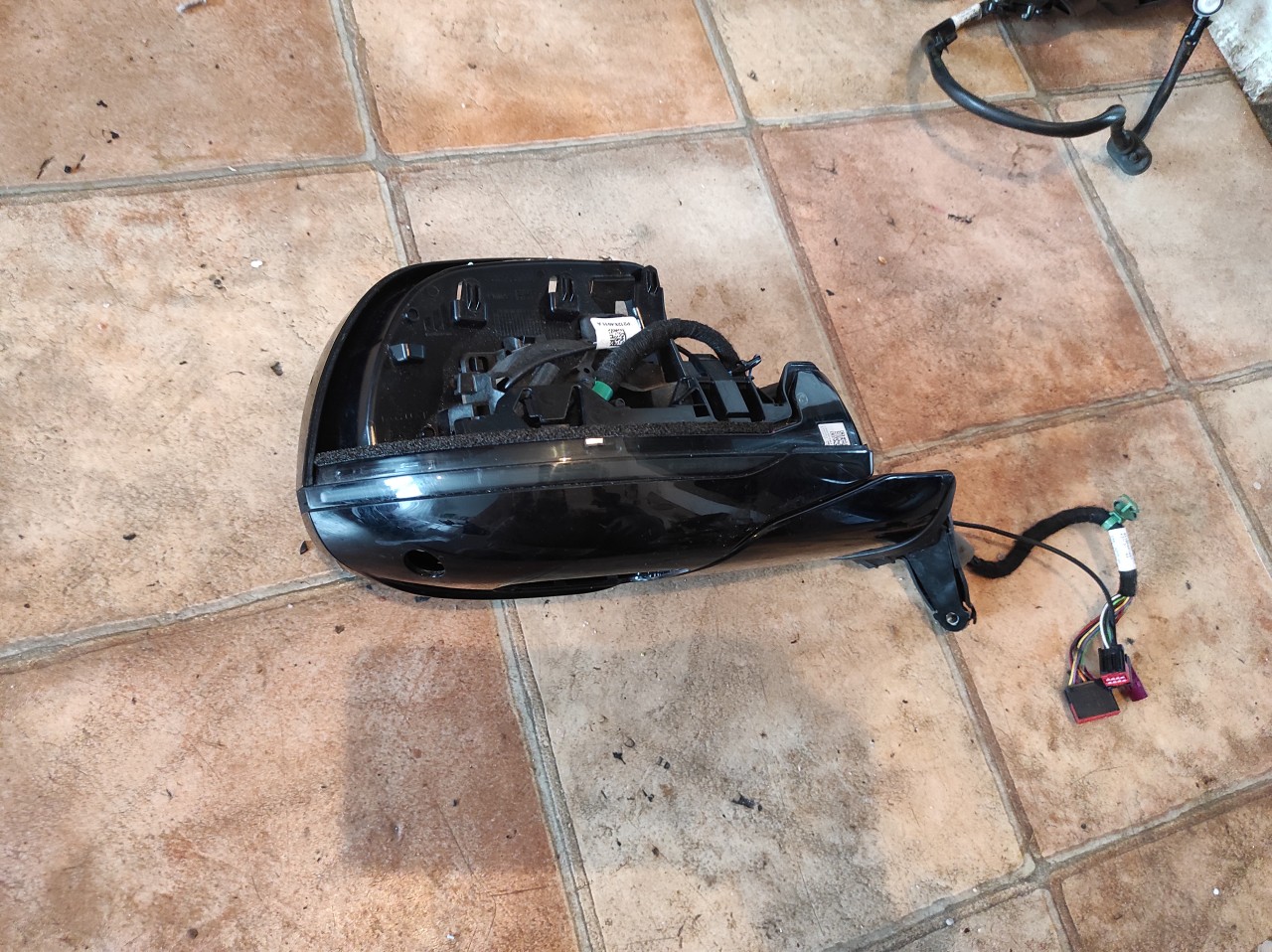 Brat oglinda dreapta Land Rover Range Rover Sport L461 (2023-2025) 21 fire cod M8E2-17682-DBE
