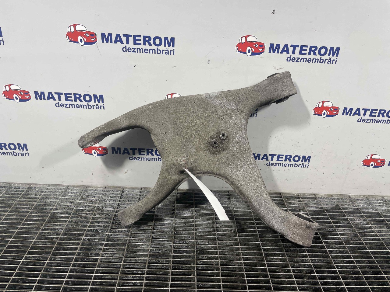 BRAT SPATE INFERIOR DREAPTA AUDI A4 - - (2012 2015)