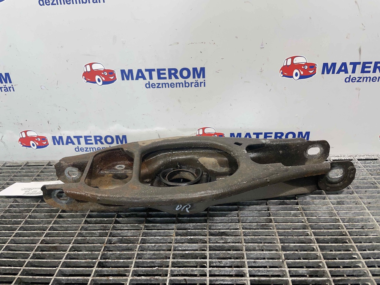 BRAT SPATE INFERIOR DREAPTA BMW SERIA 1 E 87 - - (2004 2011)