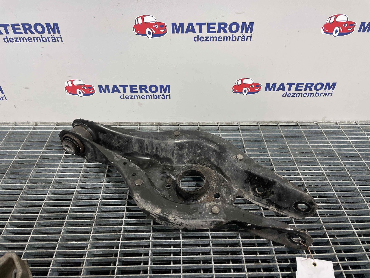 BRAT SPATE INFERIOR DREAPTA BMW SERIA 3 F 30 - - (2015 2018)