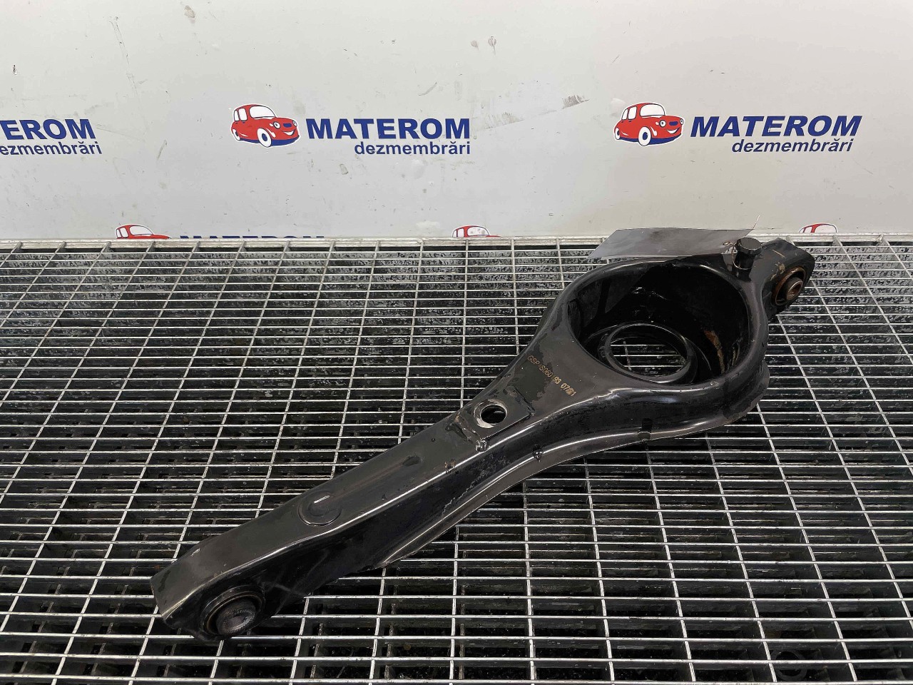 BRAT SPATE INFERIOR DREAPTA FORD FOCUS - - (2008 2010)