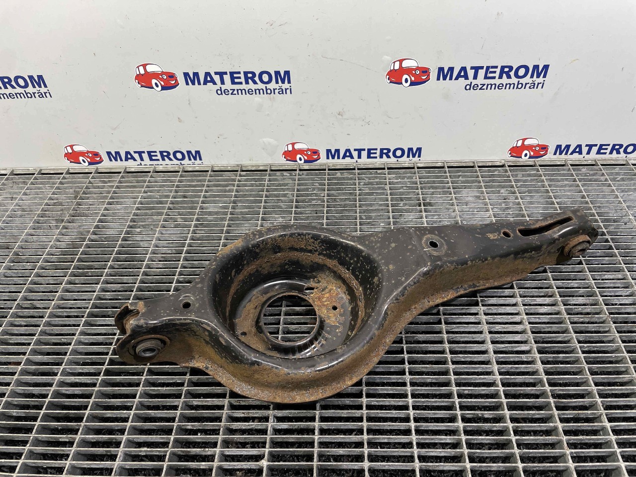 BRAT SPATE INFERIOR DREAPTA FORD FOCUS - - (2011 2014)