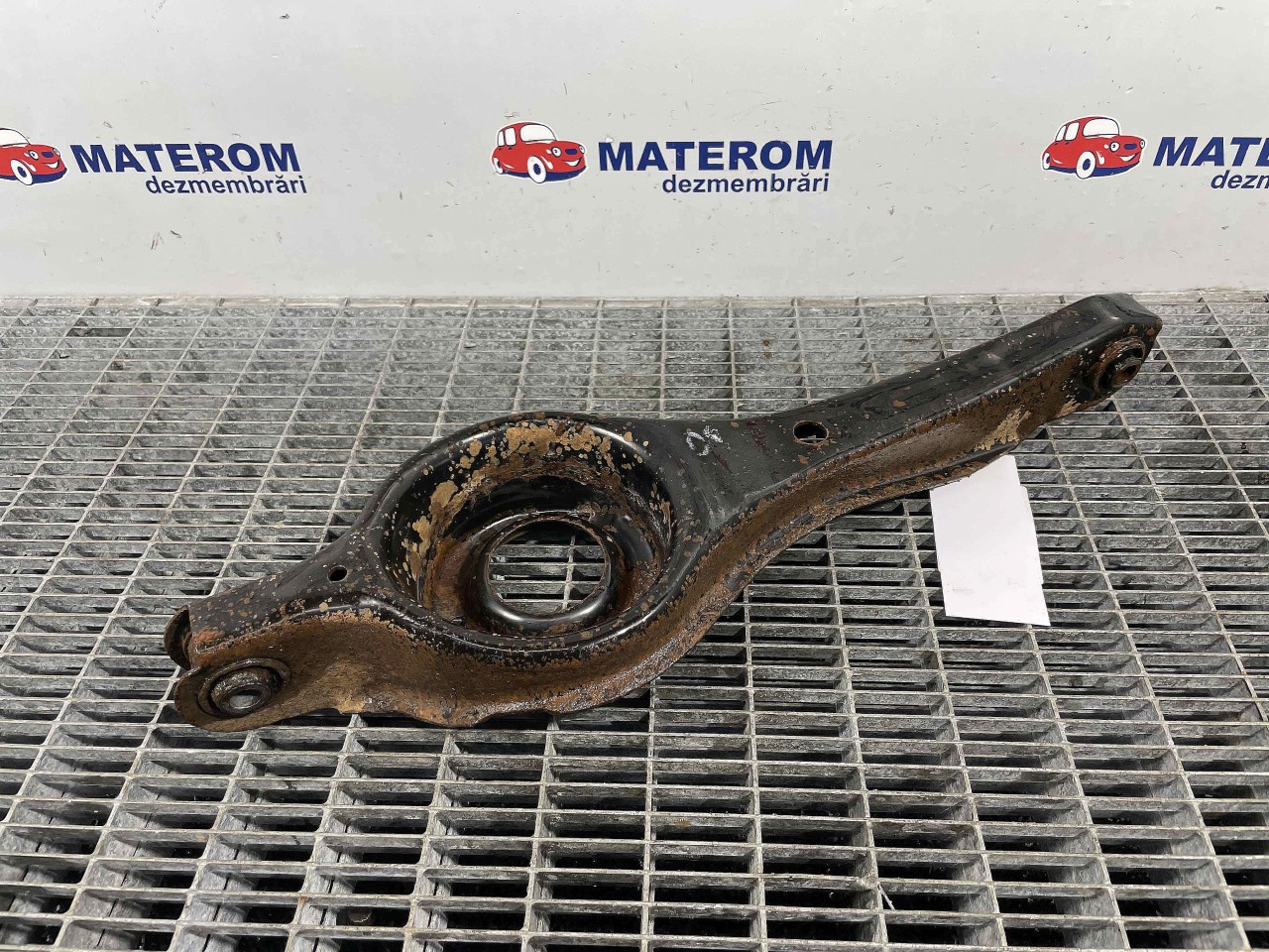 BRAT SPATE INFERIOR DREAPTA FORD KUGA KUGA - - (2008 2012)