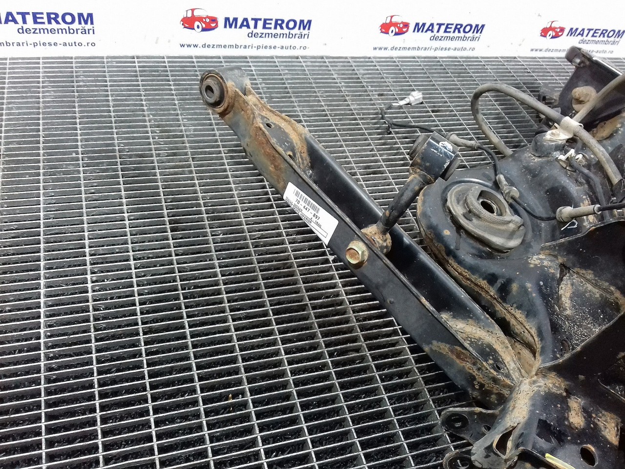 BRAT SPATE INFERIOR DREAPTA NISSAN X-TRAIL X-TRAIL - - (2007 2010)