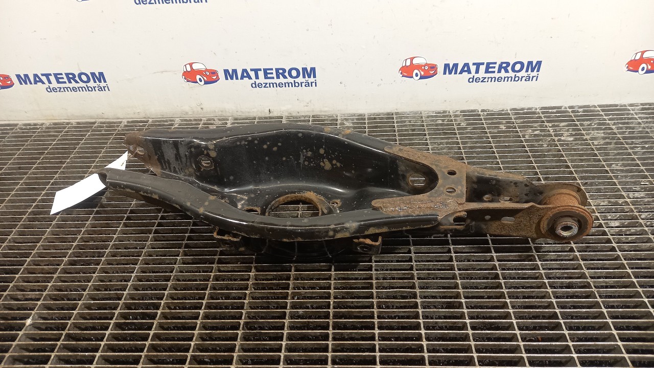 BRAT SPATE INFERIOR DREAPTA TOYOTA AURIS - - (2012 2015)
