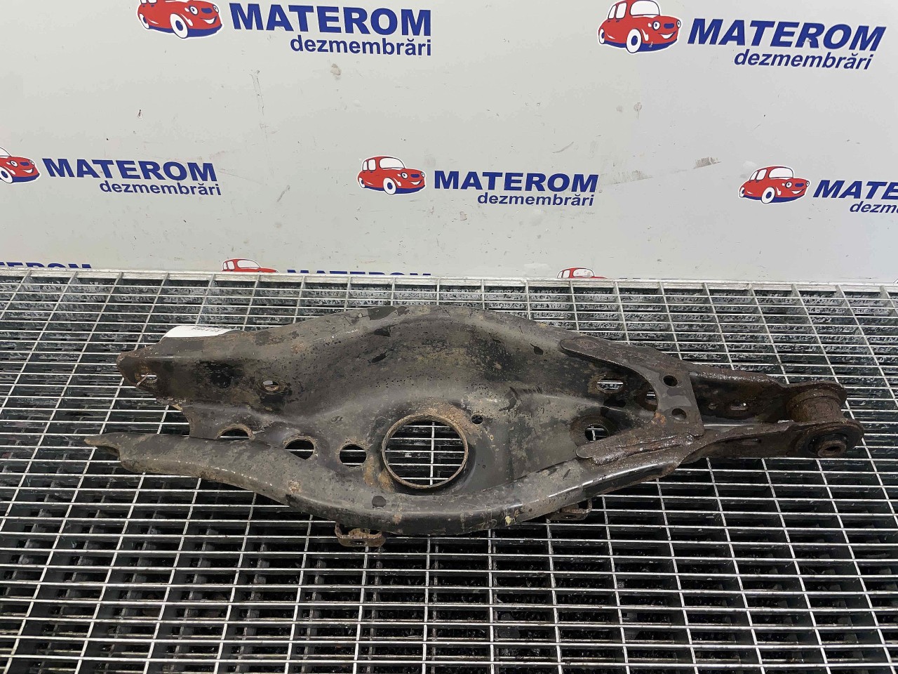 BRAT SPATE INFERIOR DREAPTA TOYOTA AVENSIS AVENSIS - - (2012 2015)