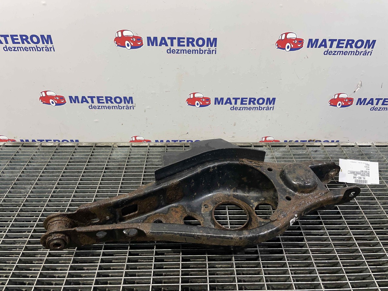 BRAT SPATE INFERIOR DREAPTA TOYOTA RAV4 - - (2010 2012)