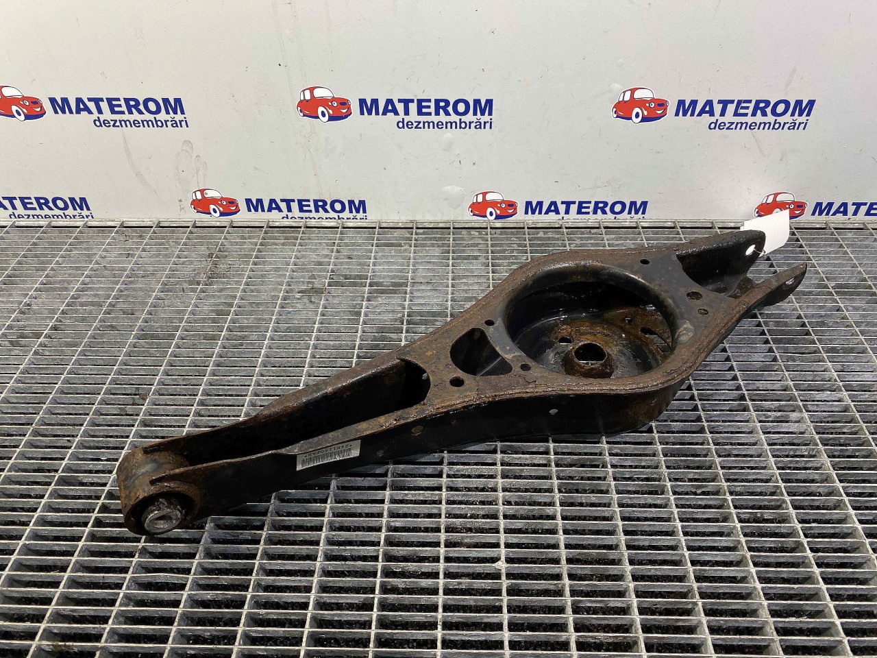 BRAT SPATE INFERIOR DREAPTA VW TOURAN - - (2010 2015)