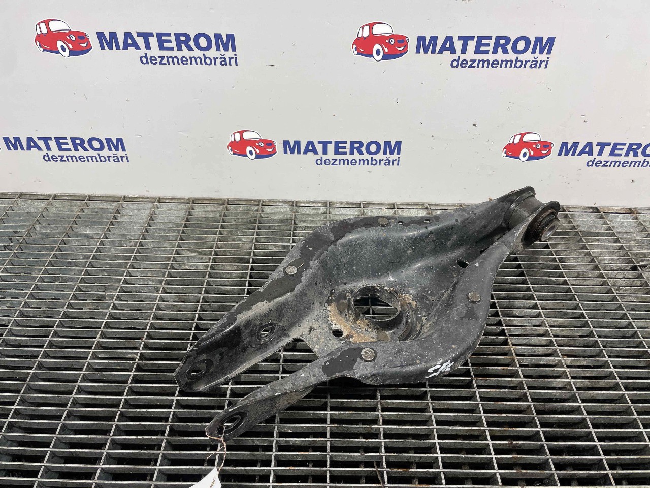 BRAT SPATE INFERIOR STANGA BMW SERIA 3 F 30 - - (2011 2018)