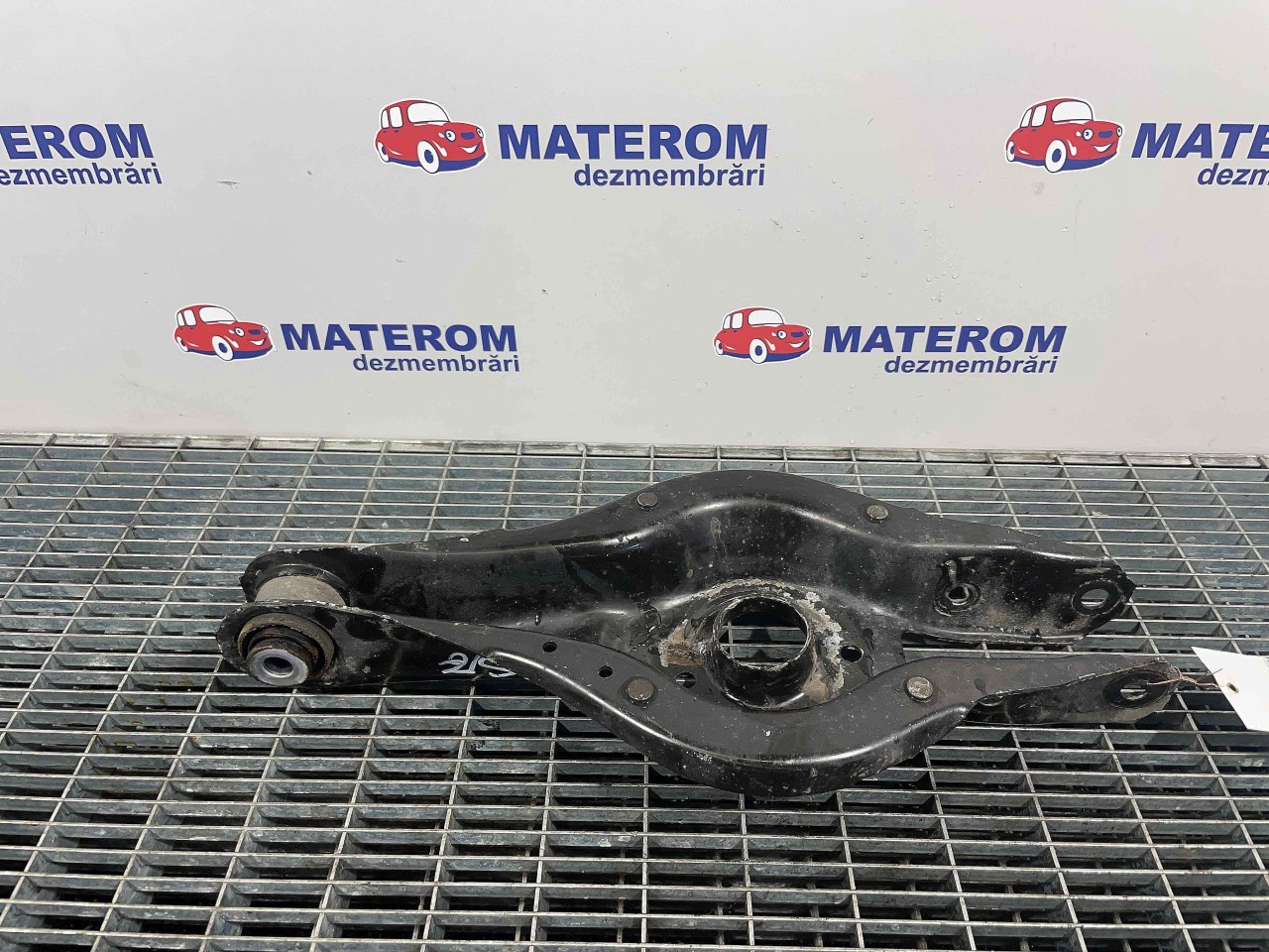 BRAT SPATE INFERIOR STANGA BMW SERIA 3 F 30 - - (2011 2018)