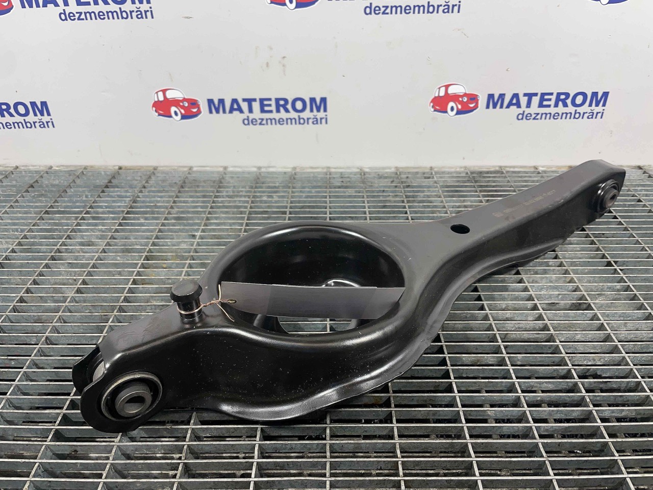 BRAT SPATE INFERIOR STANGA FORD FOCUS - - (2001 2004)