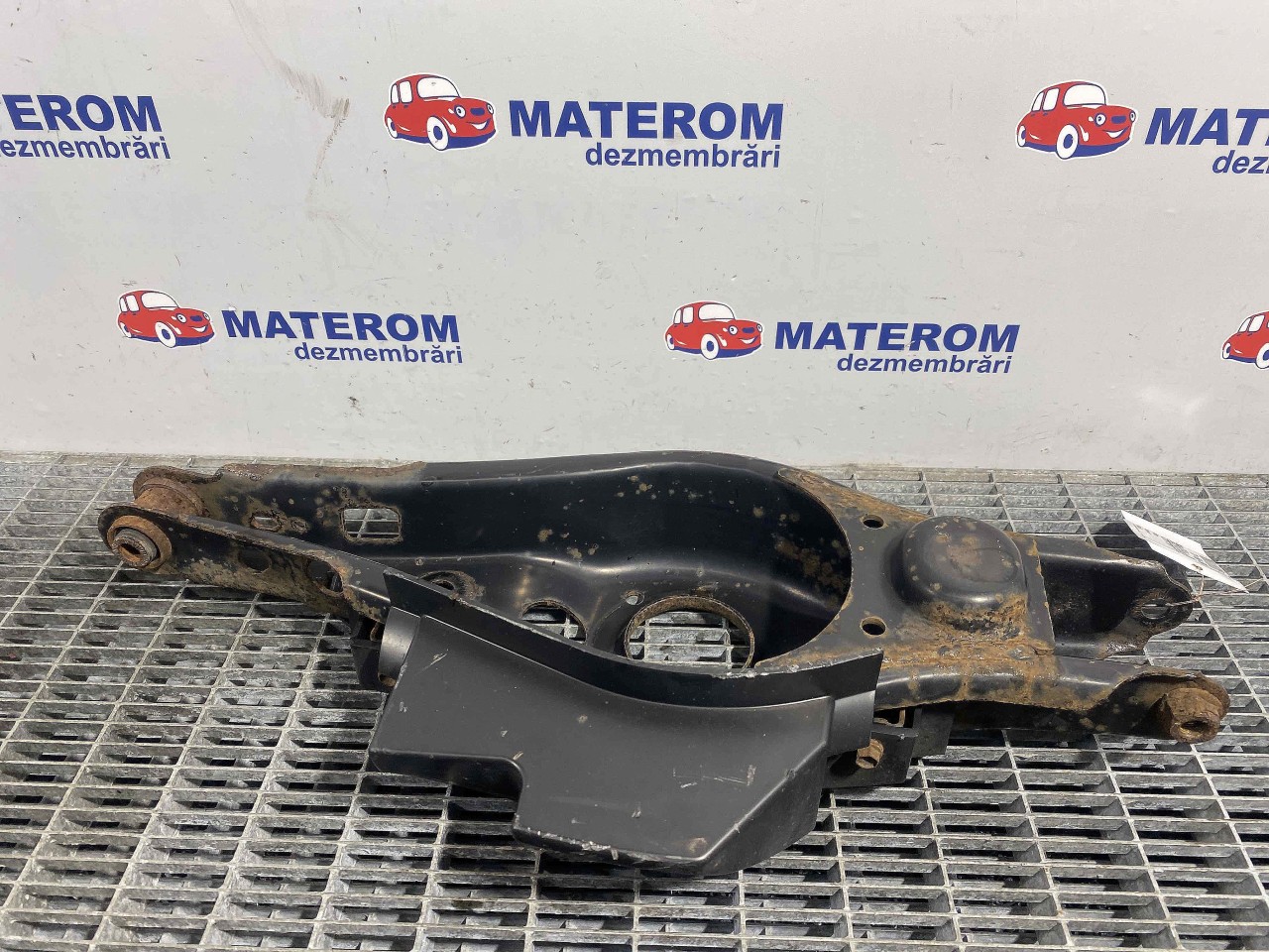BRAT SPATE INFERIOR STANGA TOYOTA RAV4 - - (2012 2018)