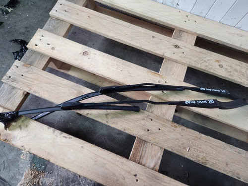 Brat stergator dreapta Audi A4 B8 1.8 TFSI combi an de fabricatie 2011 Cod : 8K1955408