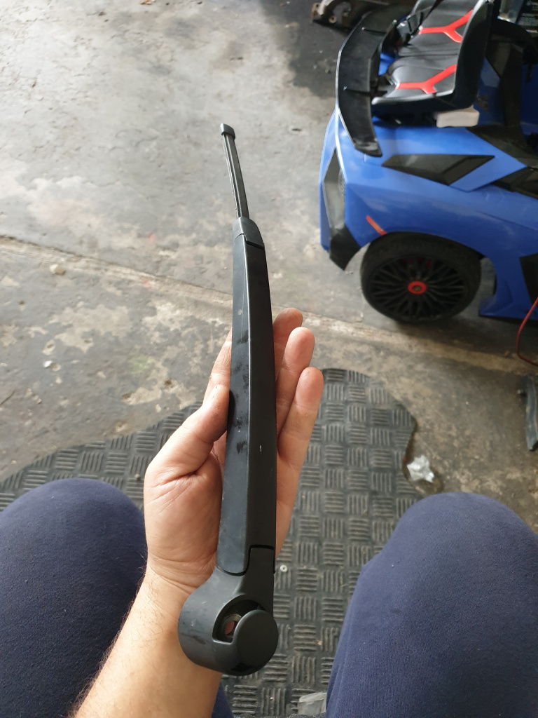 Brat Stergator Luneta Vw Passat B6 Break