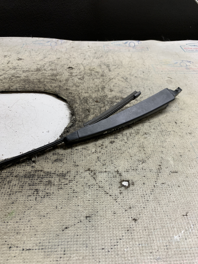 Brat stergator spate Volkswagen Scirocco - Motorina 2010, -