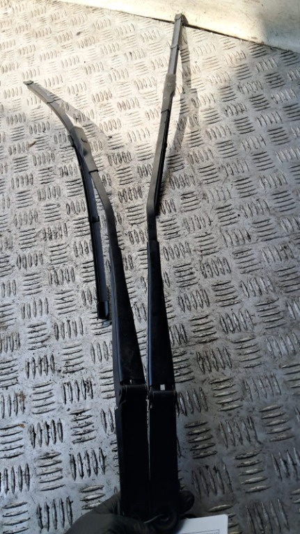 Brate stergator AUDI A4 B9 an 2017 cod 8W1955408 / 8W1955407