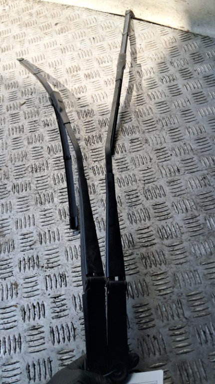 Brate stergator AUDI A4 B9 an 2017 cod 8W1955408 / 8W1955407